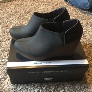 Women’s 8 1/2 wedges
